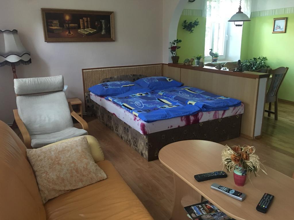 U Evy Jarosove Daire Desná Dış mekan fotoğraf